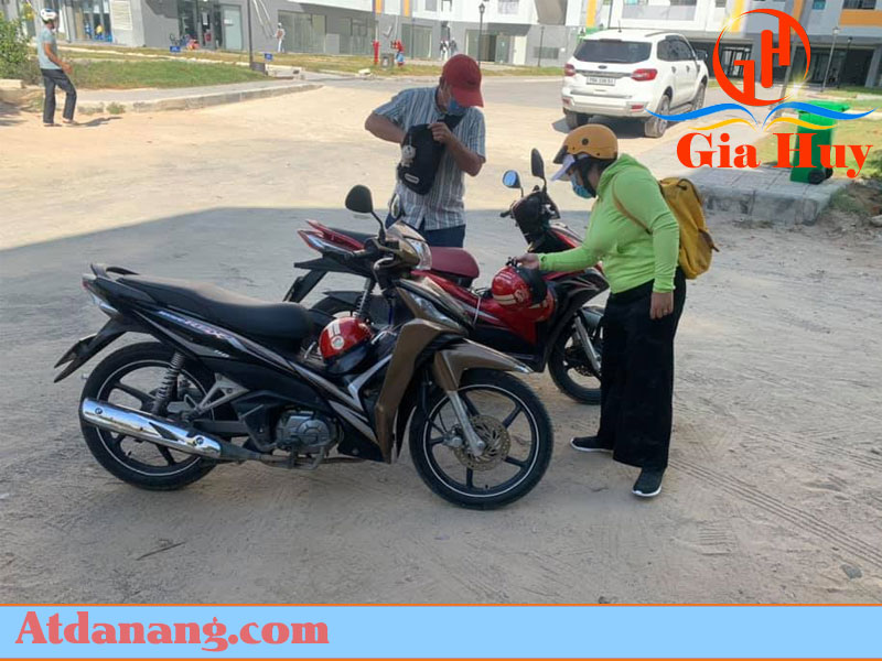 Thuê xe máy ở Tháp Chàm - Quang Tú